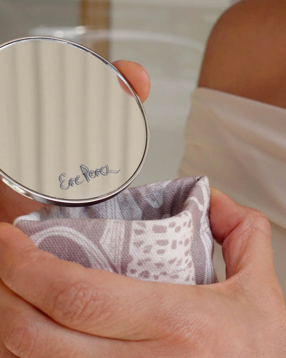 magnifying mirror + pineapple pocket